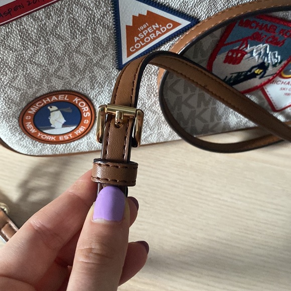 Micheal Kors Crossbody - Picture 5 of 6